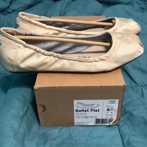 Brand new TOMS Ivory Grosgrain Ballet Flats
